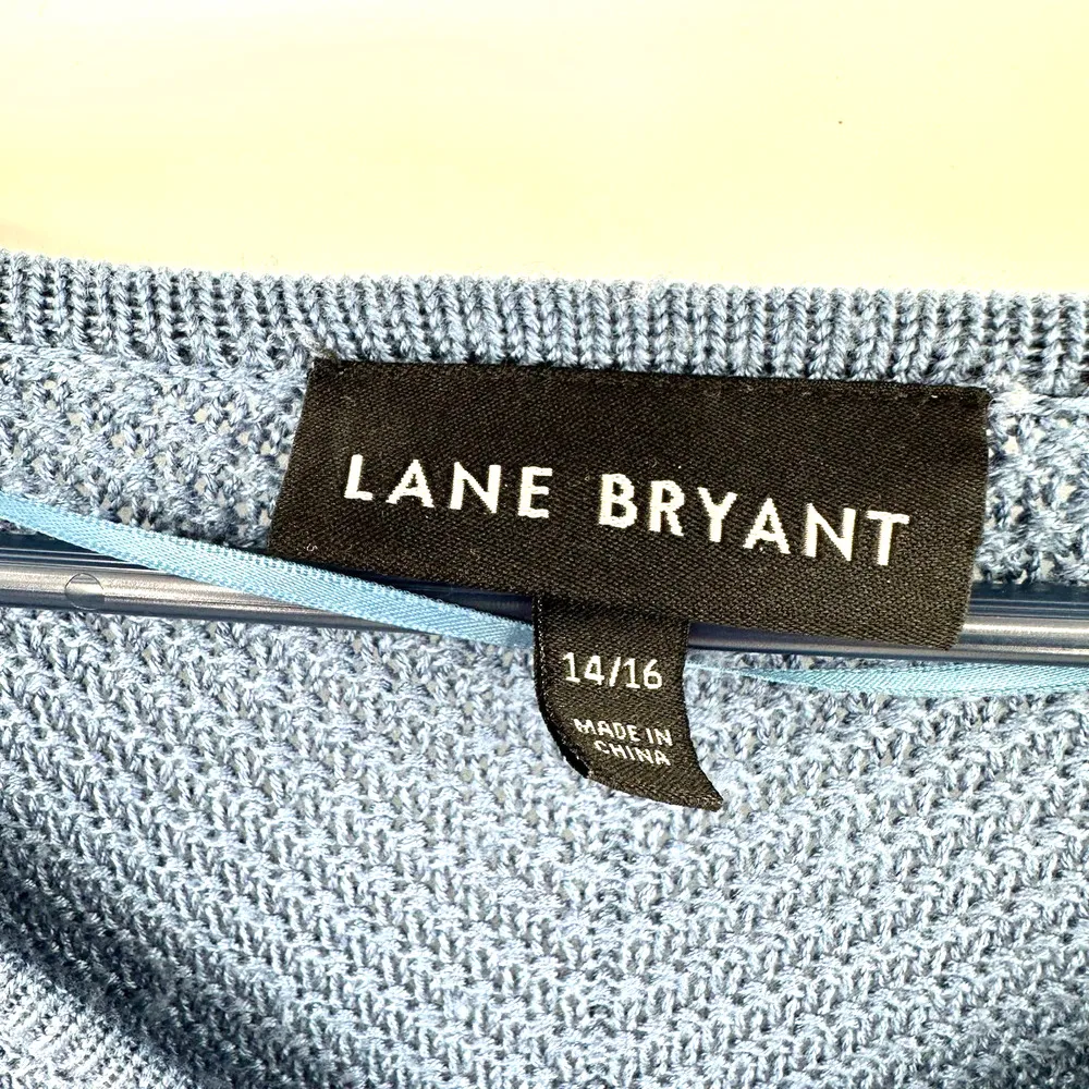 Lane Bryant size 14/16 blue lightweight sweater crochet hem accent slight v neck - Image 5
