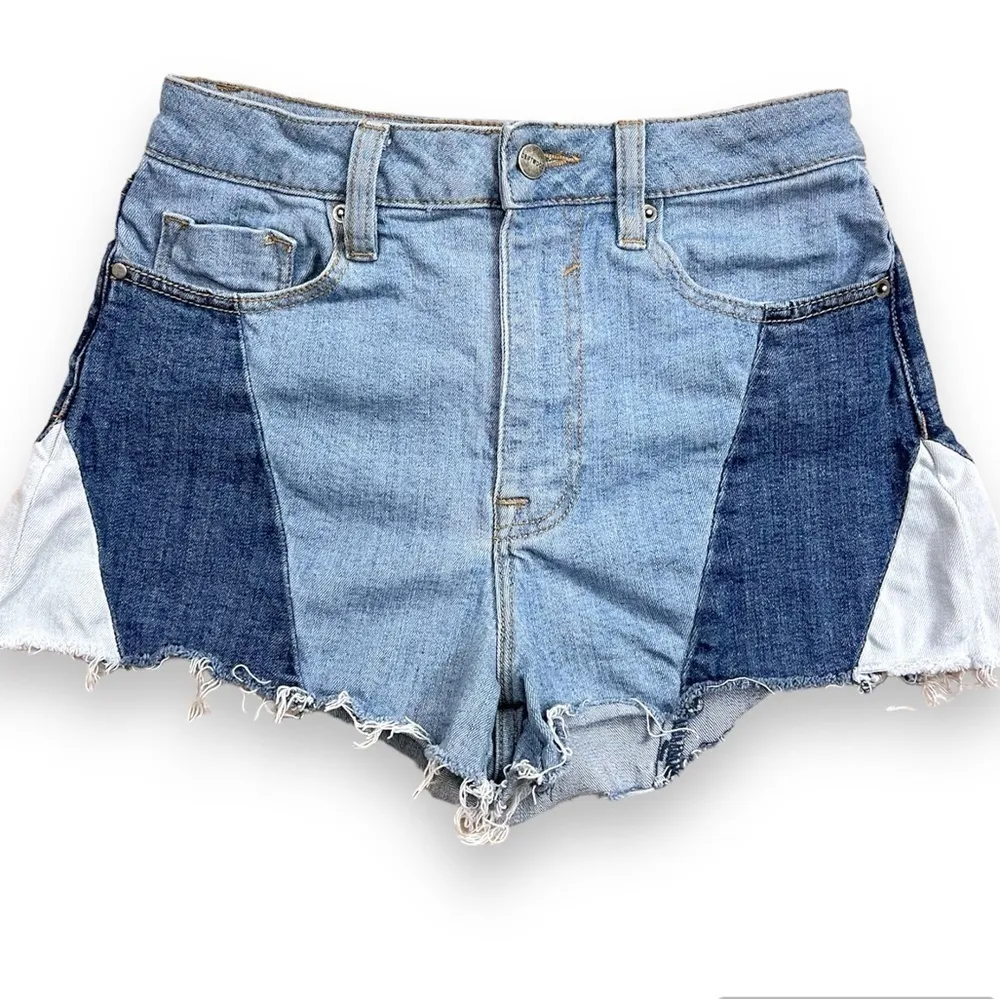 Driftwood Colorblock highrise jeans shorts, frilled hem, size 25 - Image 3