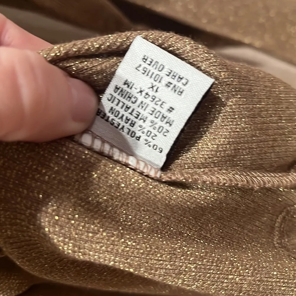 Cha Cha Vente Gold Sparkle V Neck Lightweight Sparkly Sweater Size 1X - Image 5