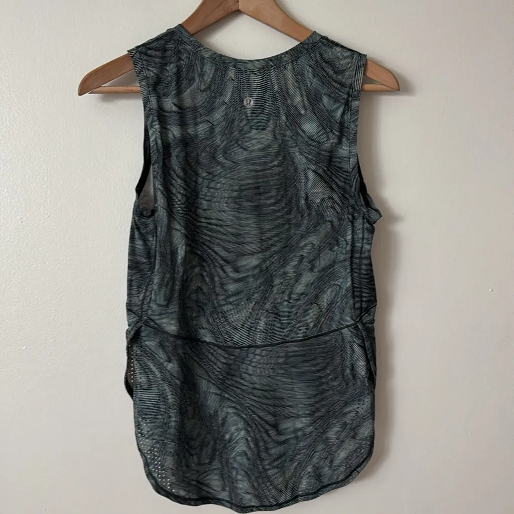Lululemon 10 High Neck Split Hem Run Tank in Dimensional Icing Blue Multi - Image 8