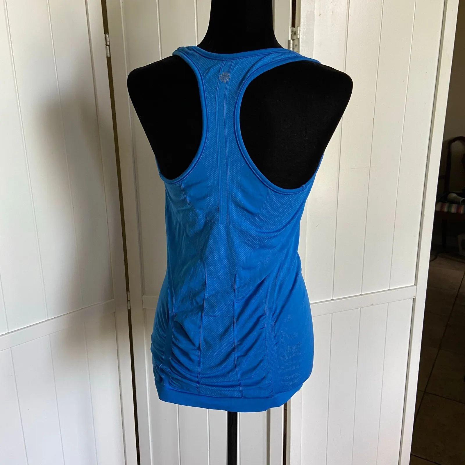 Athleta Womens Tank Top Sz S Fastest Track‎ Blue Tiger Animal Print Unstinkable - Image 2