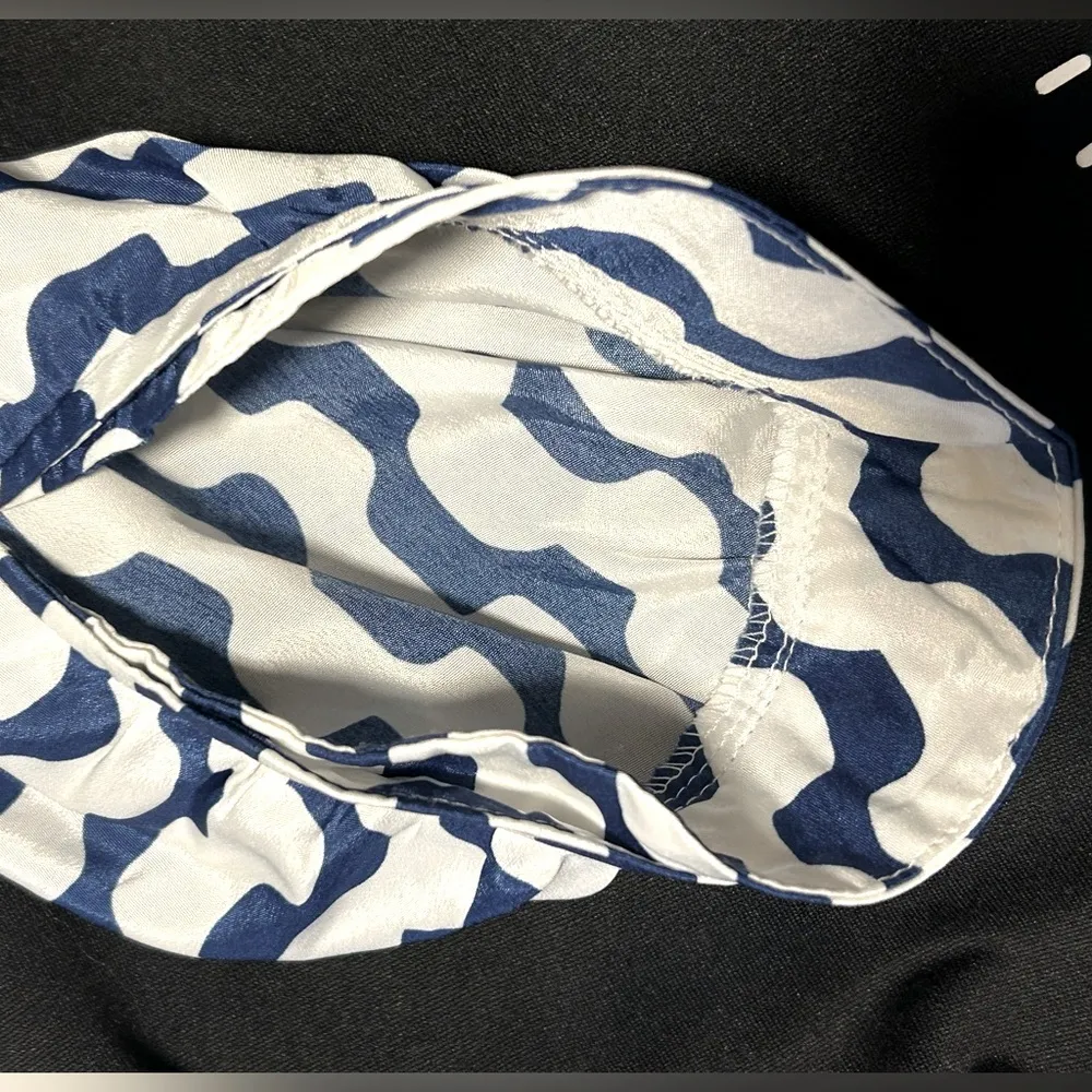 41 Hawthorn size Small blue and white patterned blouse - Image 7