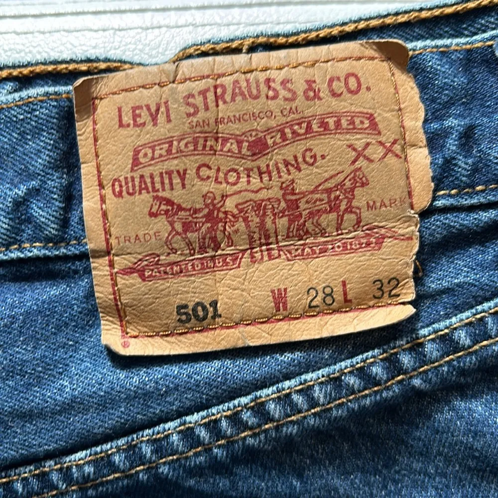 Levi's  Women's Blue Clue 501 Long Selvedge Denim Cut-off Shorts Size 28 - Image 4