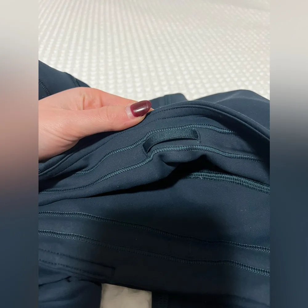 Lululemon Wunder Under SmoothCover Tight w/ Pockets 25" - size 4 - Image 7