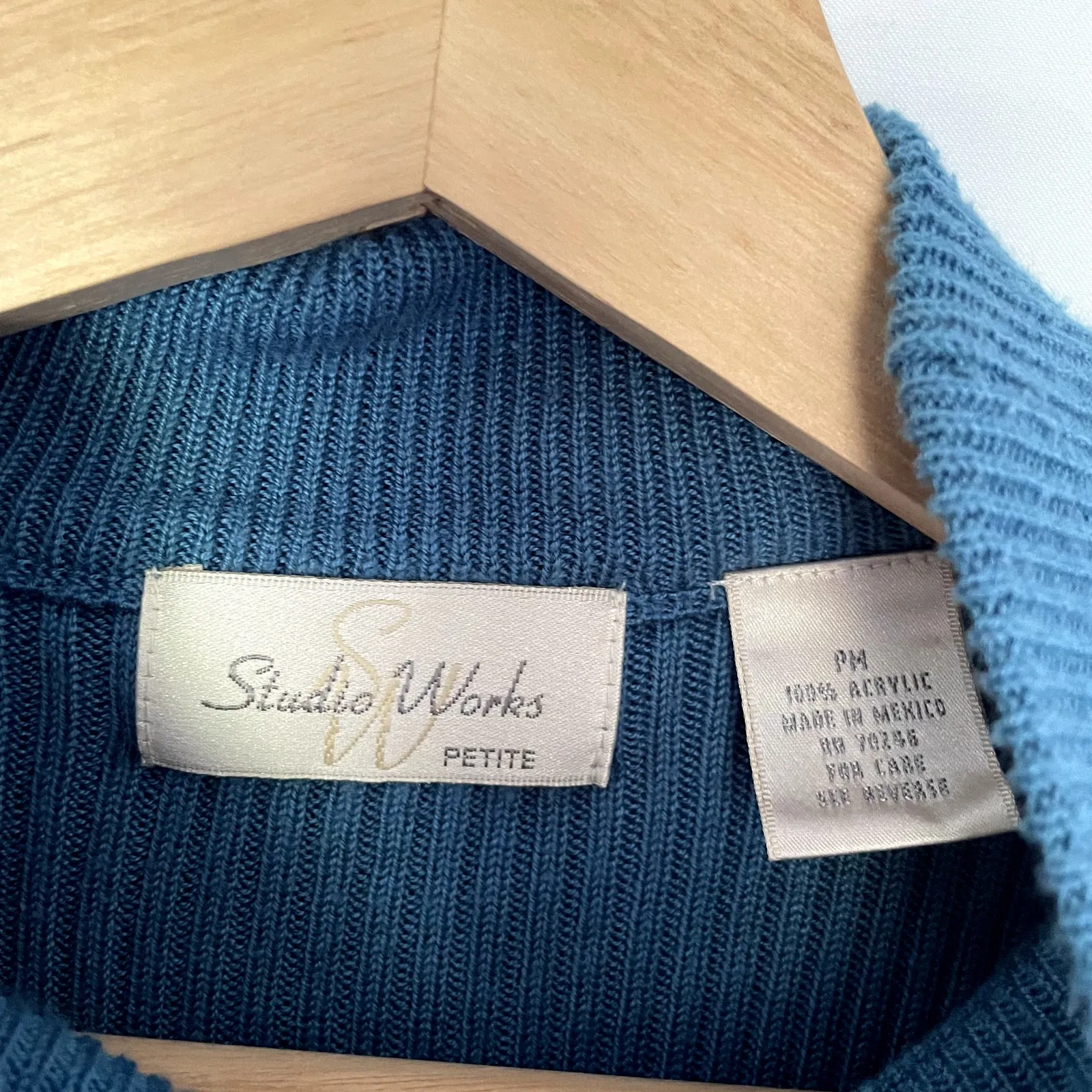 Studio Works knit short sleeved turtleneck top women's size PM blue ribbed shirt - Image 3