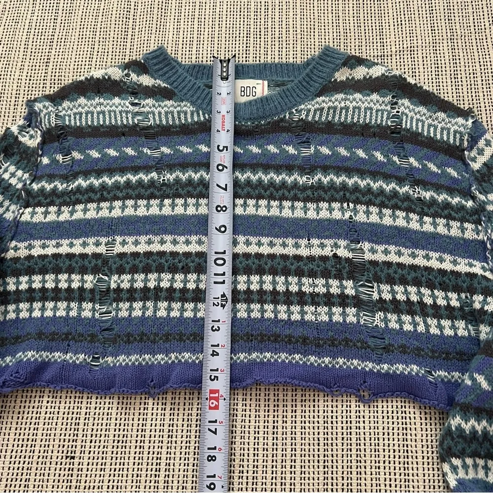 urban outfitters cropped boxy distressed fisherman style sweater - Image 4