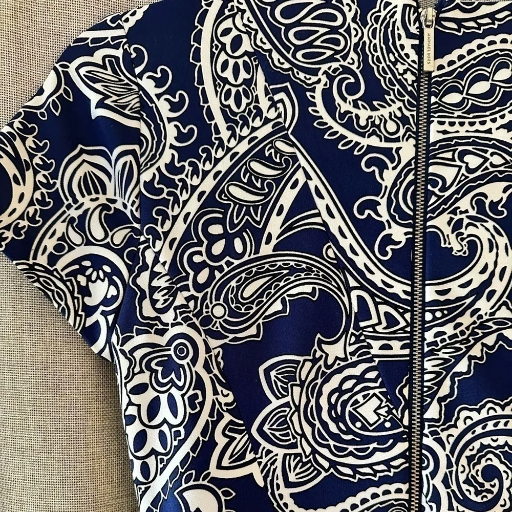 Michael Kors Blue Paisley Short Sleeve Dress with Pleated Skirt Size 4 - Image 7