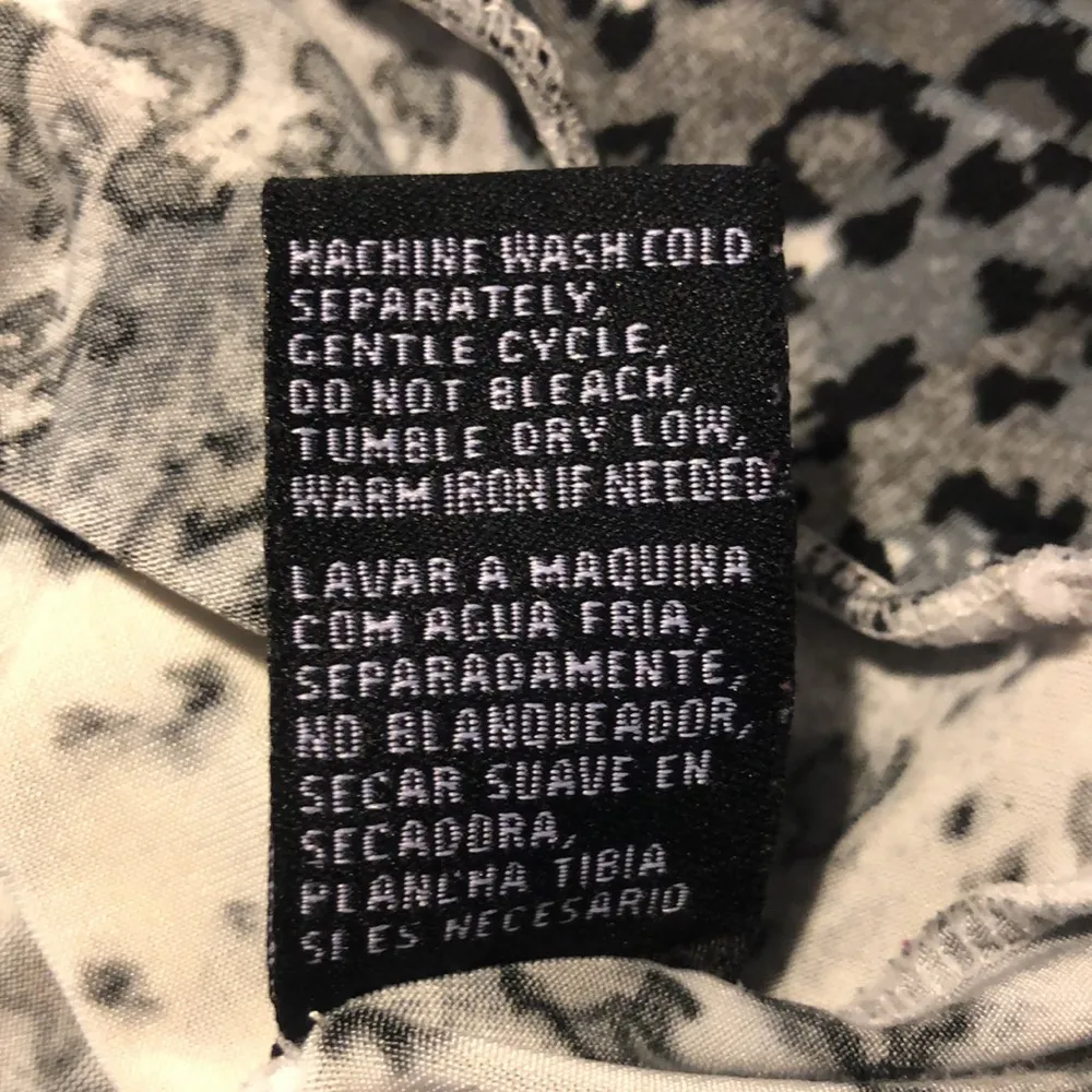 Milano Animal Print Ruffled Top Size XL - Image 6