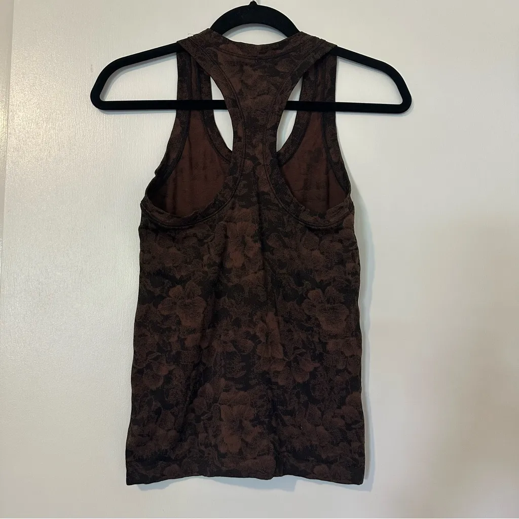 Athleta Momentum Seamless Racerback Tank Top Womens XS Floral Brown - Image 3
