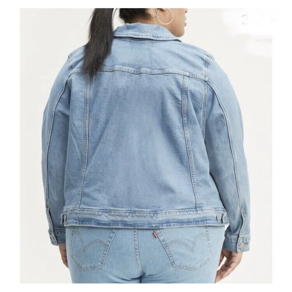 Levi's Women's Plus Size Original Trucker Denim Jacket Size 4X Lighter Blue New - Image 4