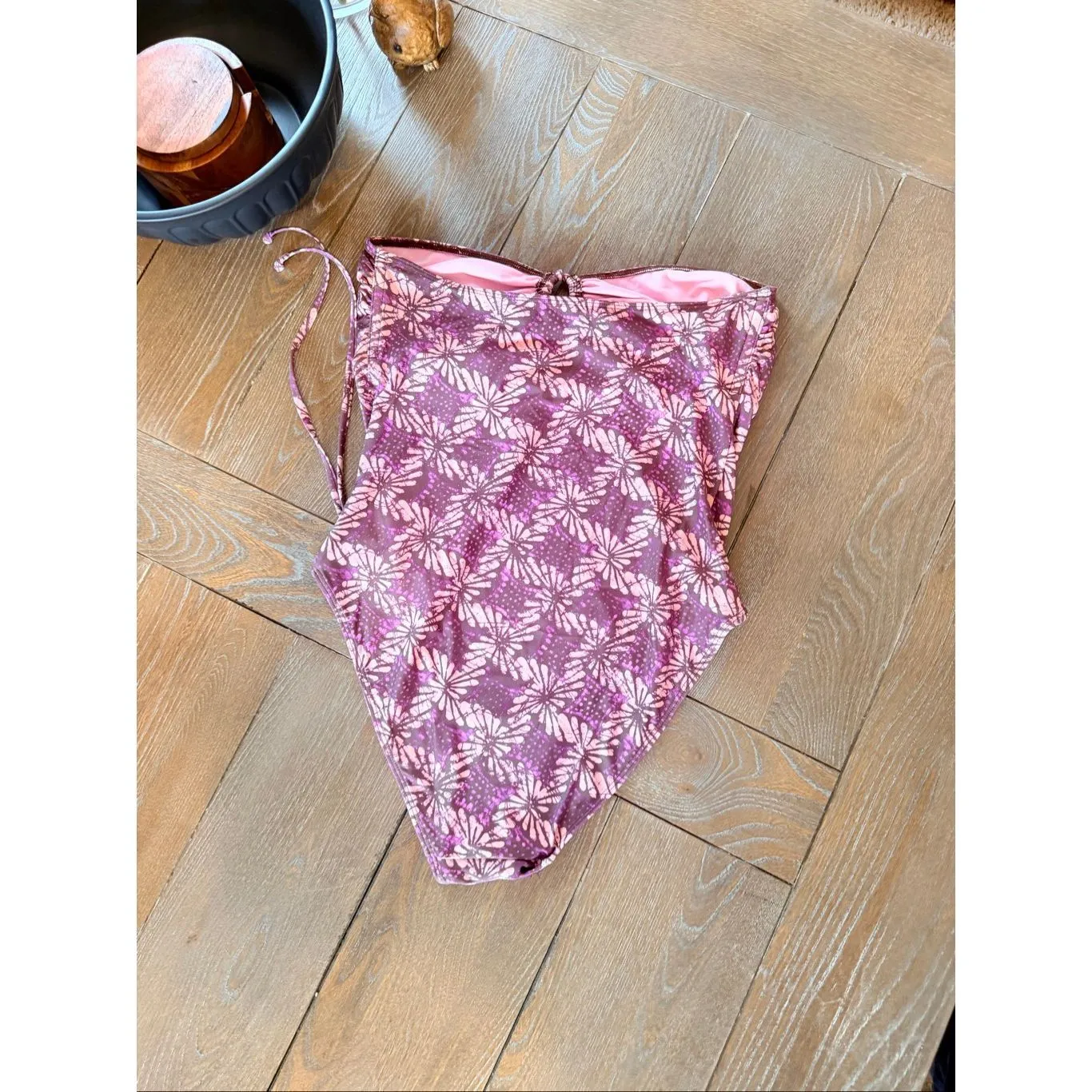 Xirena Analyse Onepiece swimsuit in the Night Blossom print Size Large Purple - Image 3