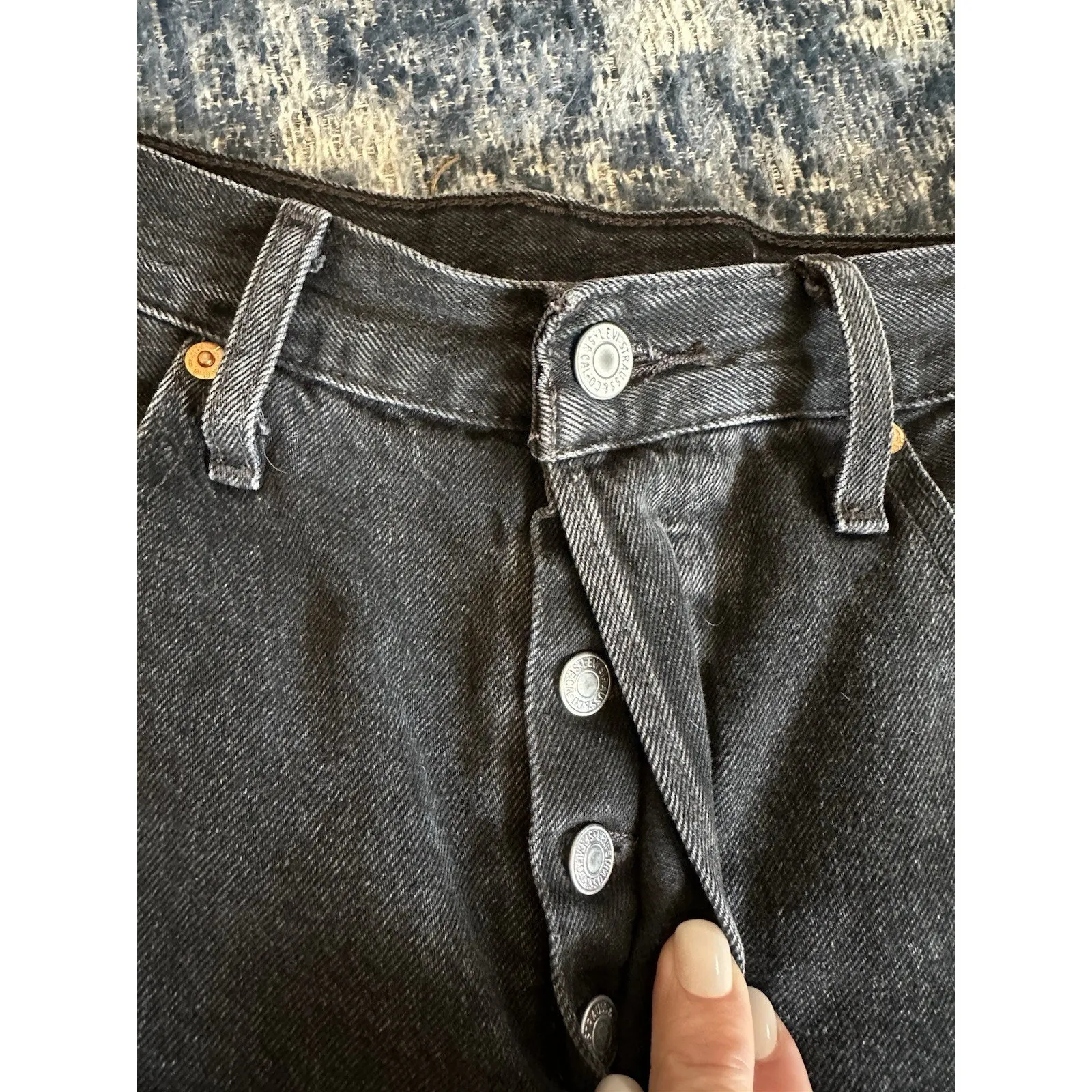 Levi's 501 Jean Shorts Women’s Size 30 Black Cut Off Button Fly Raw Hem 6”inseam - Image 4