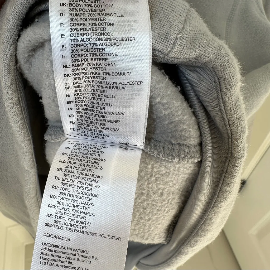 Adidas Women’s Lifestyle Trefoil Graphic Light Gray Pullover Hoodie Size Medium - Image 10