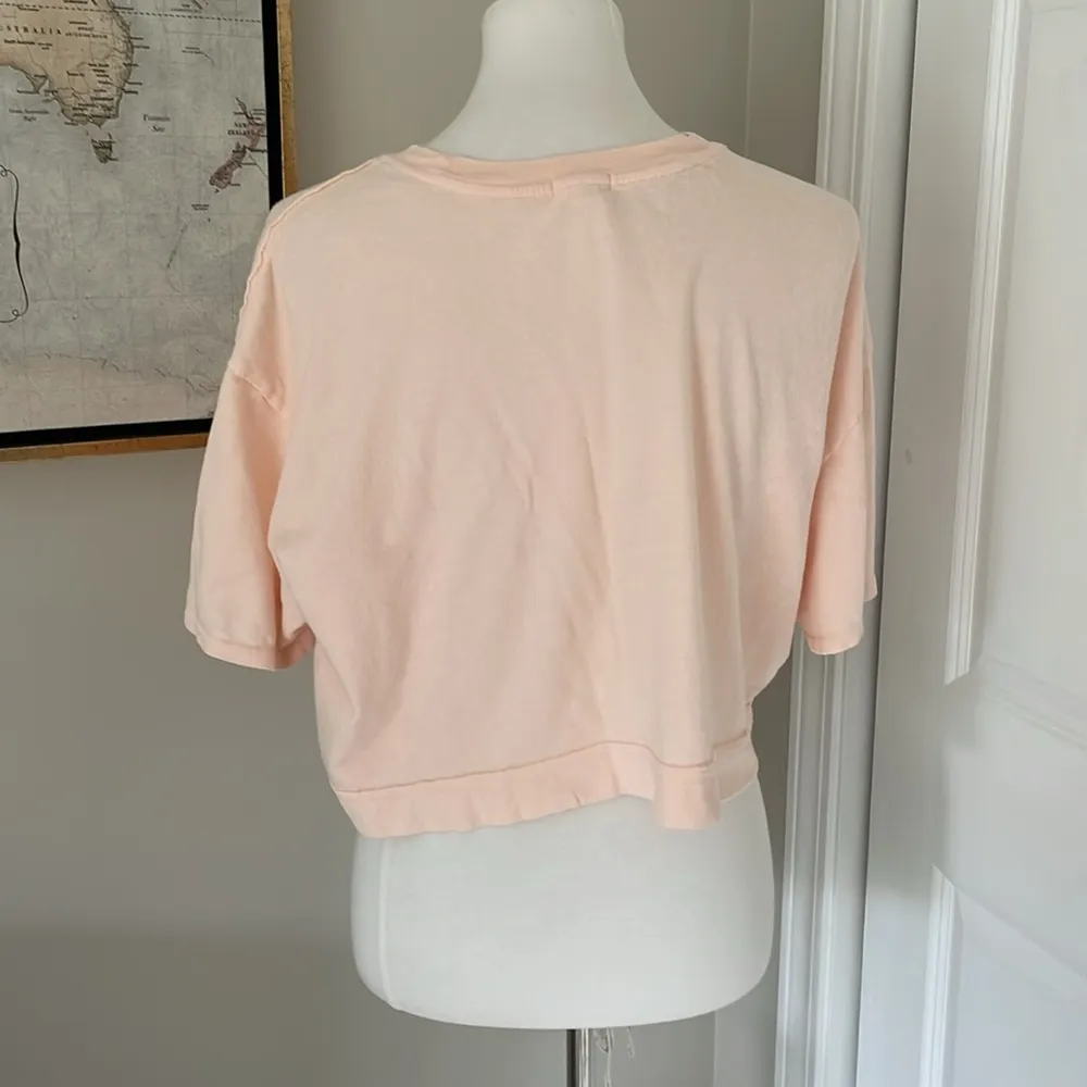 😍 Cutest Billabong Short Sleeve Graphic Crop Top - Image 6