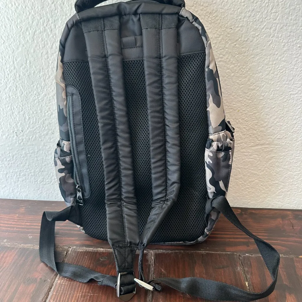 Lug Hopper Camo Backpack Black - Image 2
