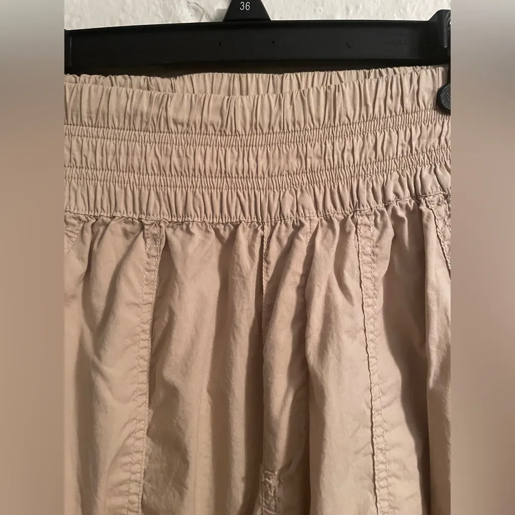 NWT aerie 100% cotton lightweight khaki cargo pants, elastic waist, pockets; S - Image 4