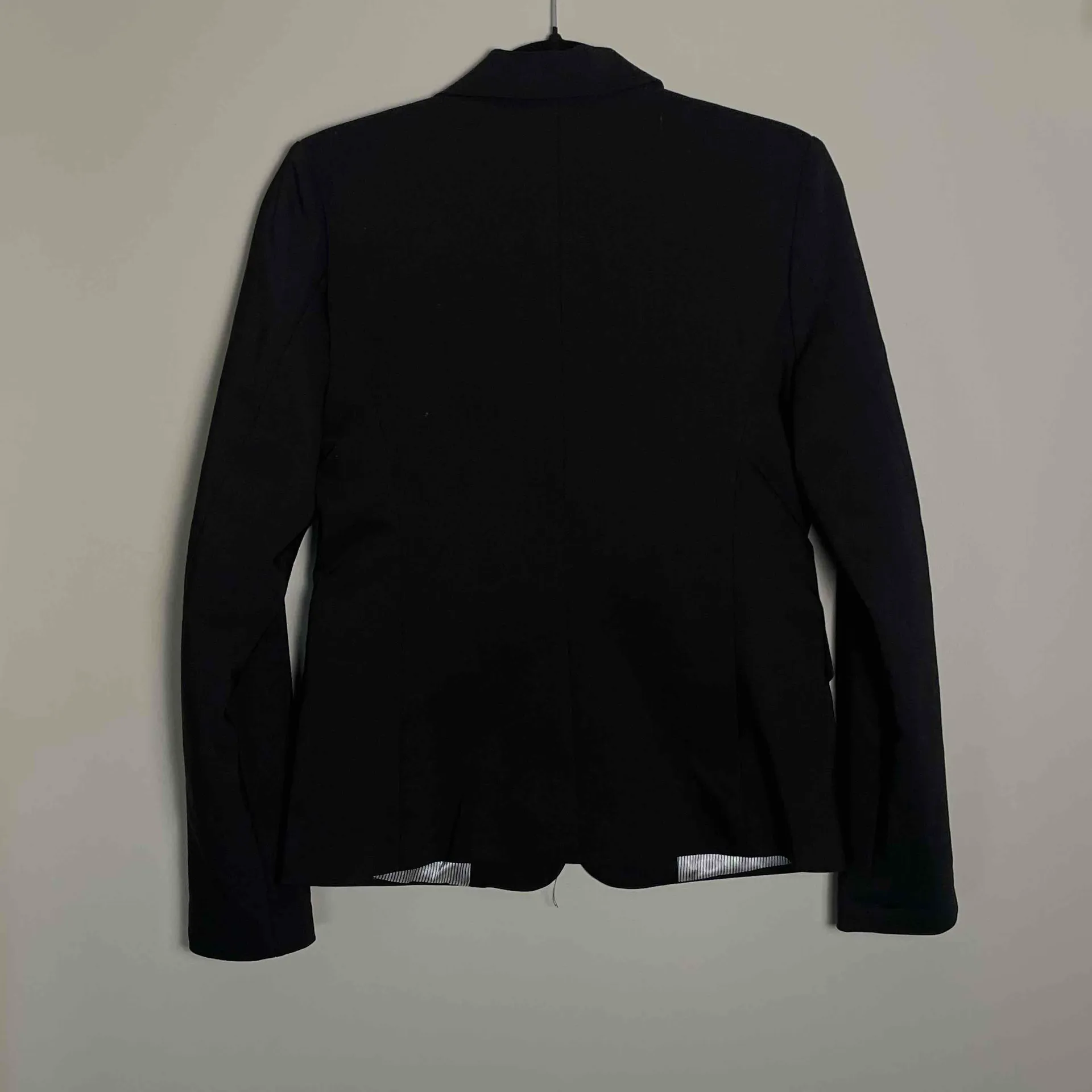 Harve Bernard Women's 2 Button Notched Lapel Long Sleeve Black Blazer SIze 8 - Image 6