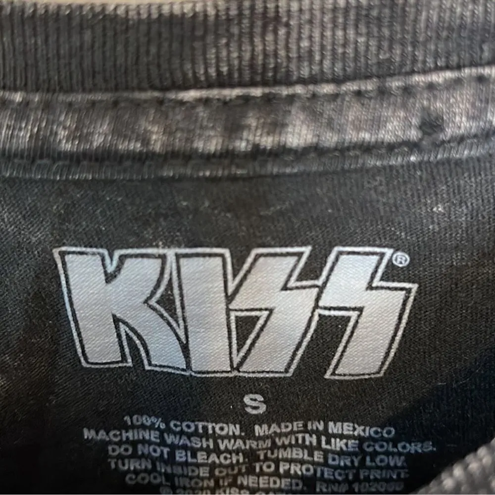 KISS Distressed Graphic Cropped Tee Black - Image 4