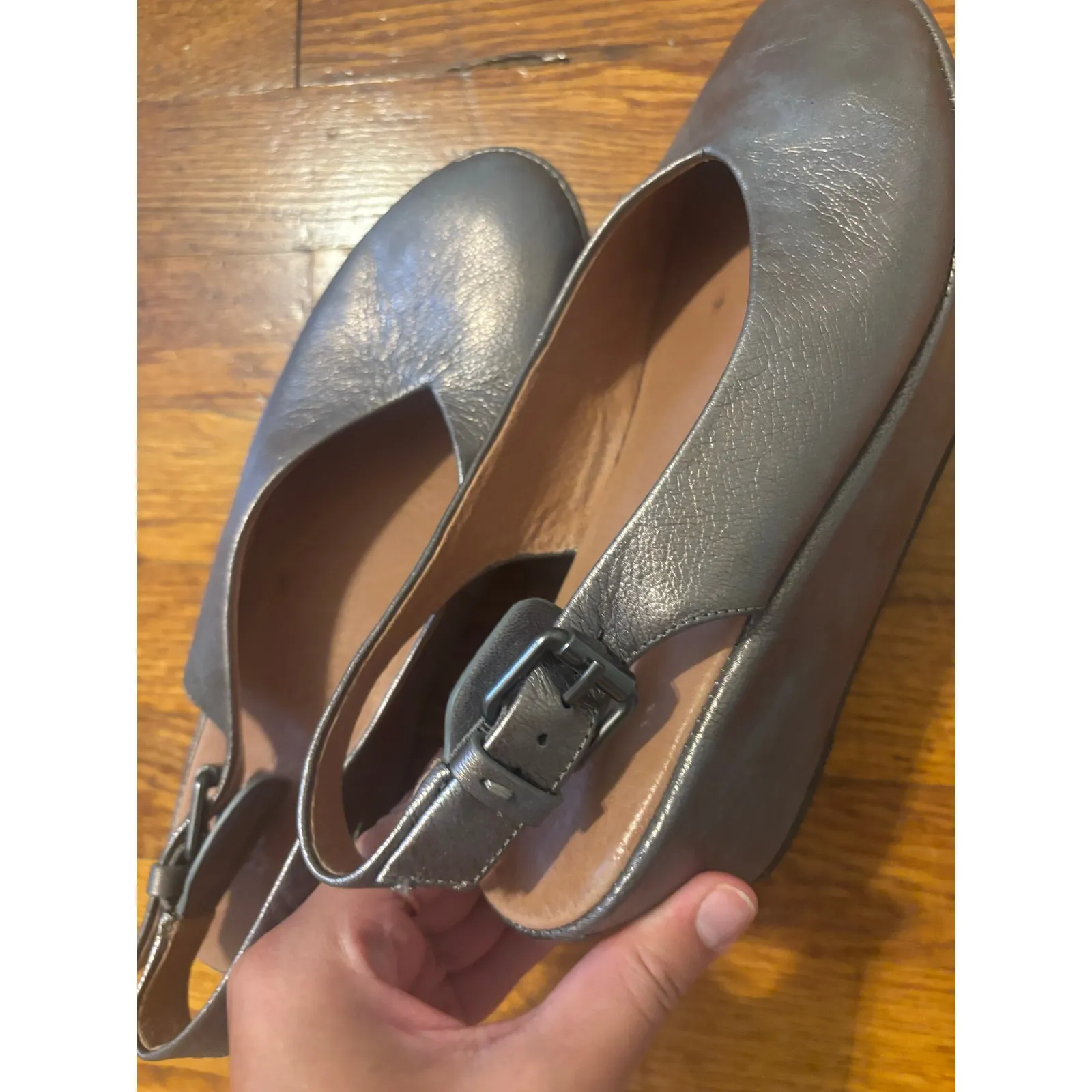 Gentle Souls Nyomi Metallic Comfort Wedge Pumps Size 7 - Image 3