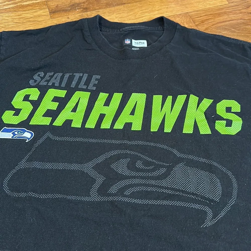 Seattle Seahawks Black Green NFL Team Apparel Football T-shirt Shirt Medium - Image 7