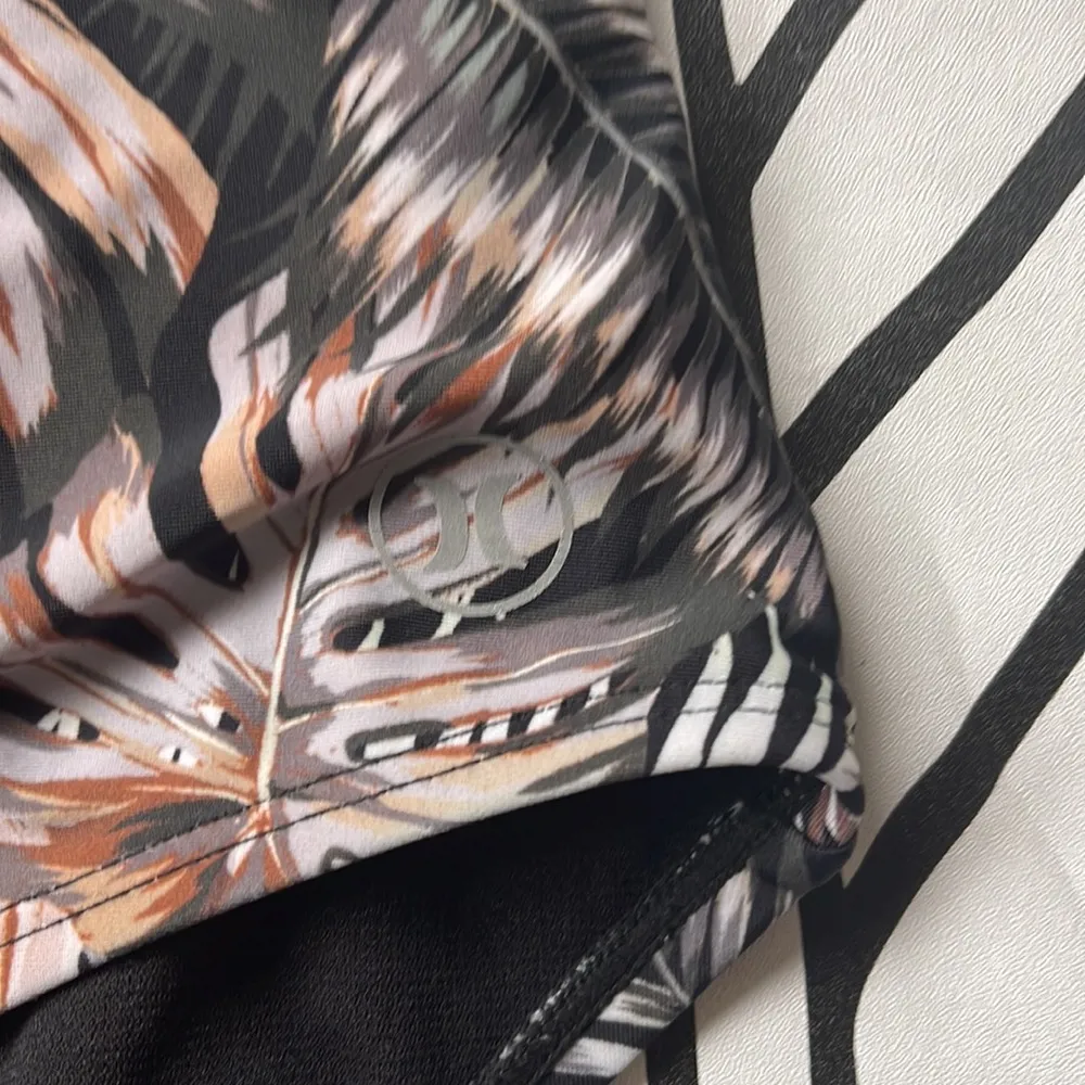 Hurley XXL 4 way stretch one piece swimsuit with cross straps - Image 3