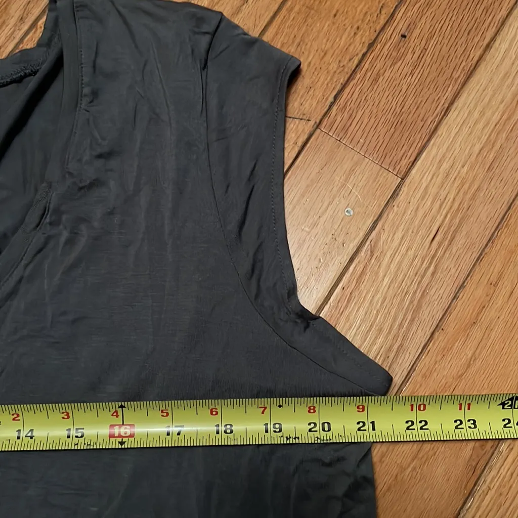 14th & Union gray top - Image 4