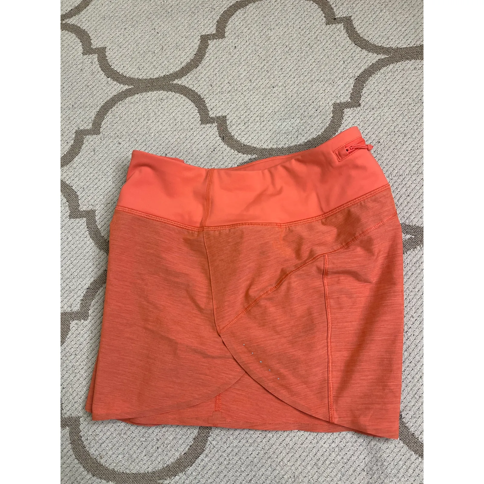 Athleta Run With It Textured 3.5” shorts, orange, size small - Image 14