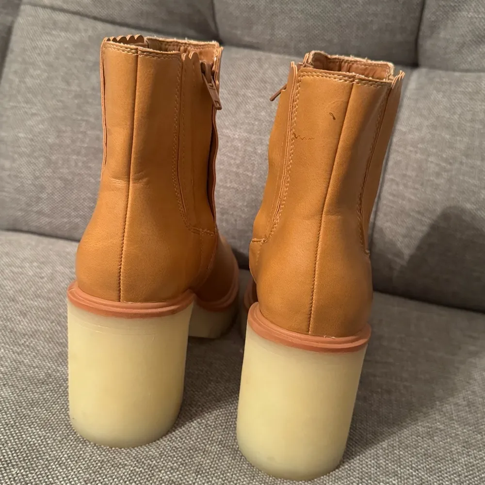 OASIS SOCIETY Aubrey Platform Paneled Ankle Boots 7.5 - Image 2