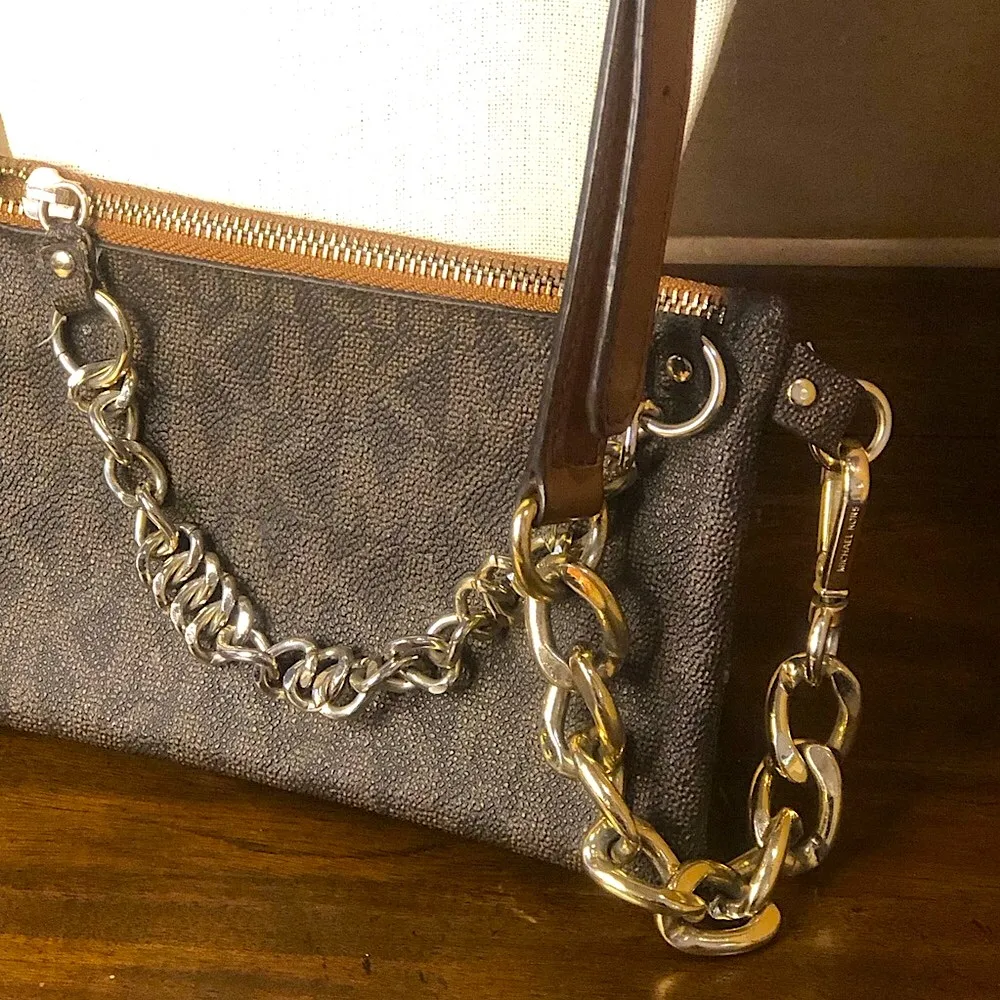 MICHAEL KORS Crossbody Detachable Pouch With Two Tone Metal Hardware Acorn Brown - Image 12