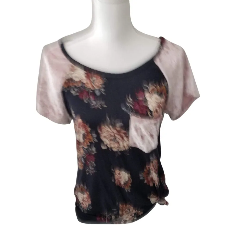 Twenty Second Floral Large Short Sleeve Knit Top With Front Pocket & Knotted Hem - Image 5