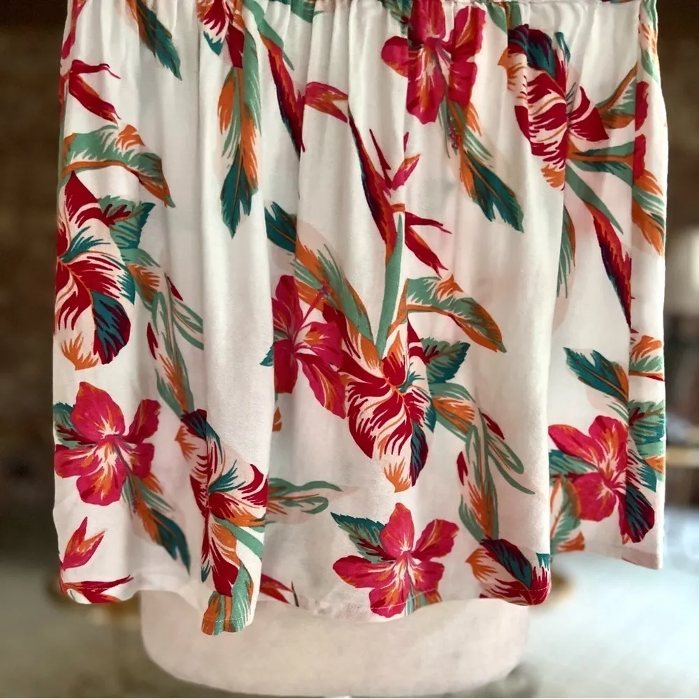 Roxy Shallow End Mini Skirt White Red Floral XS - Image 14