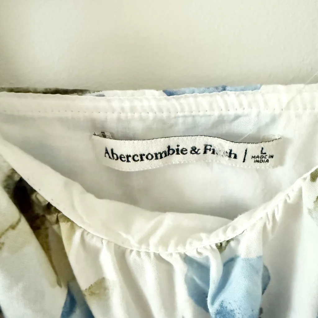 Abercrombie & Fitch Cotton Blend Crop Top in Blue, Green, White Floral - Size L - Image 4