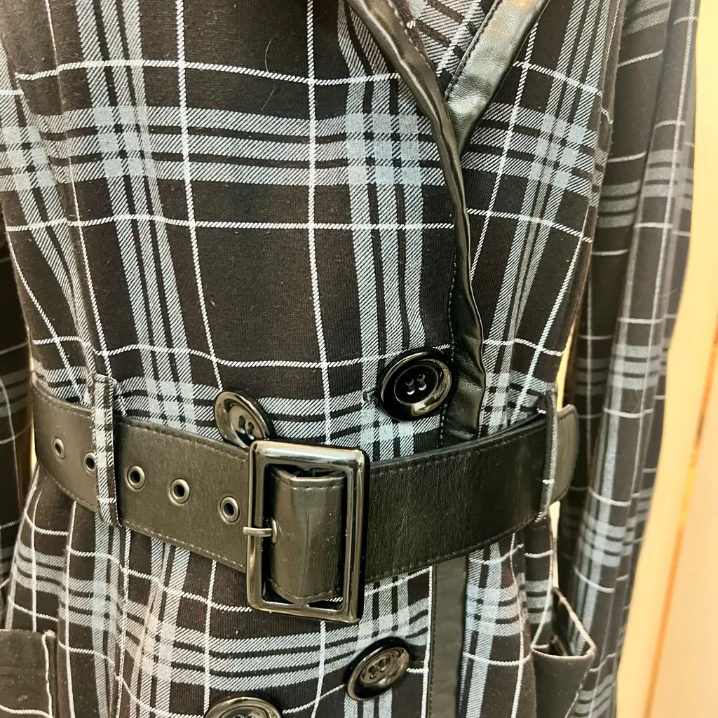 Plaid Women's Jacket with Belt Junior Size XL Black - Image 5