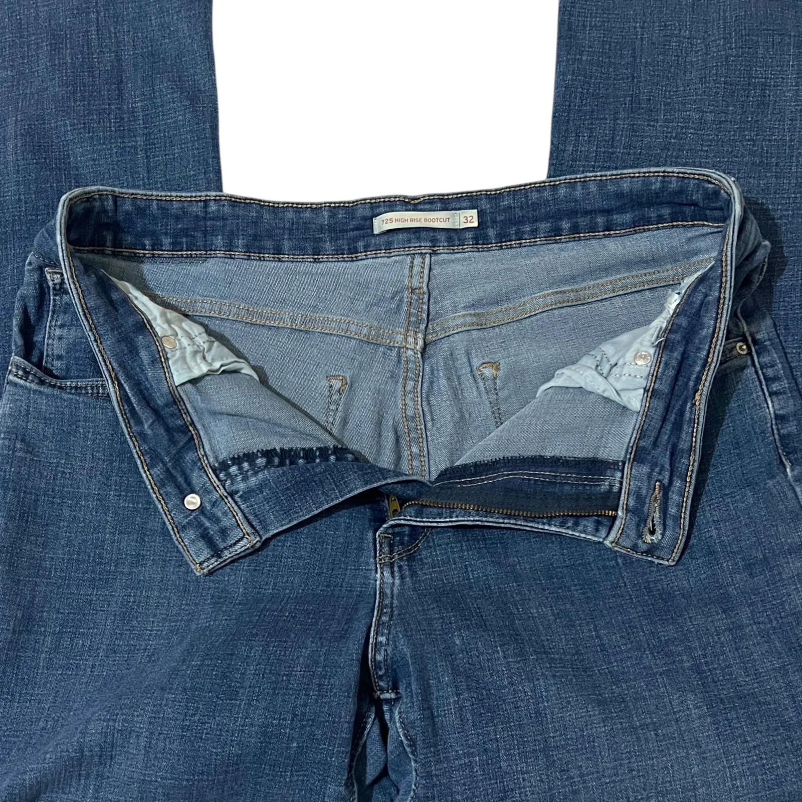 Levi's (32) 725 High Rise Bootcut Jeans - Leg Lengthening Silhouette Slim Hip - Image 7