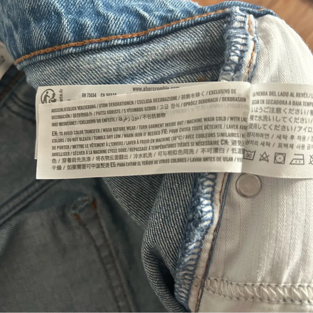 Abercrombie & Fitch Petite High Rise Loose Jean in Medium Wash with Distressing - Image 6