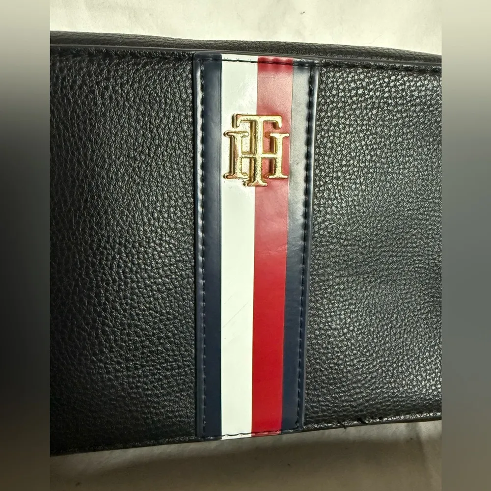 Vintage Tommy Hilfiger Navy Blue Faux Leather Crossbody Purse - Image 2