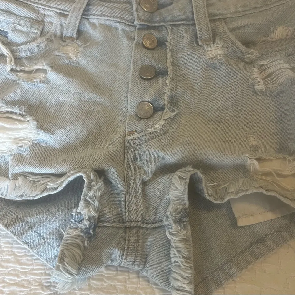 Abercrombie & Fitch Women's Distressed Denim Shorts Blue Size 0 - Image 8