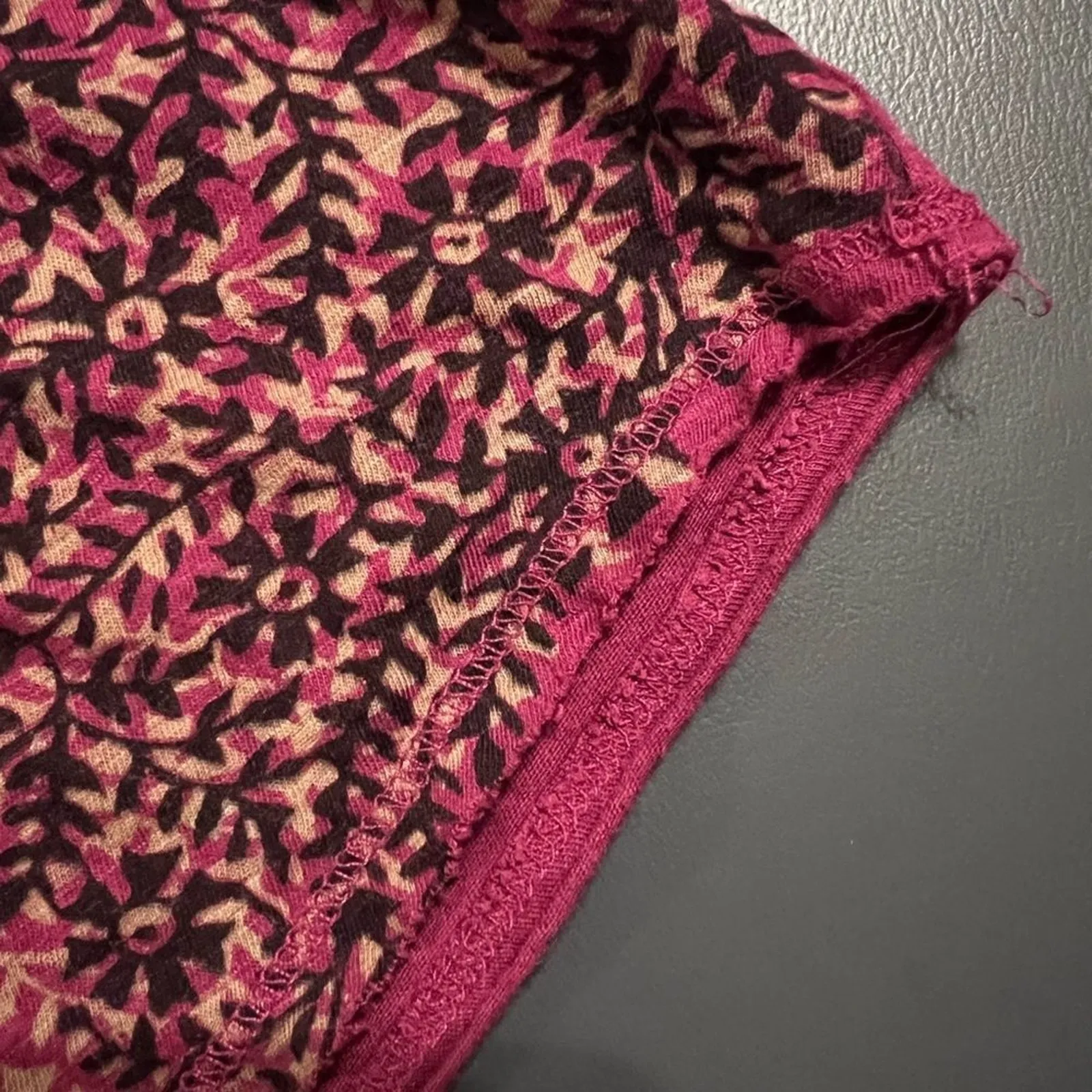 Lucky Brand Shadow Paisley T-shirt Raspberry Sz Medium - Image 5