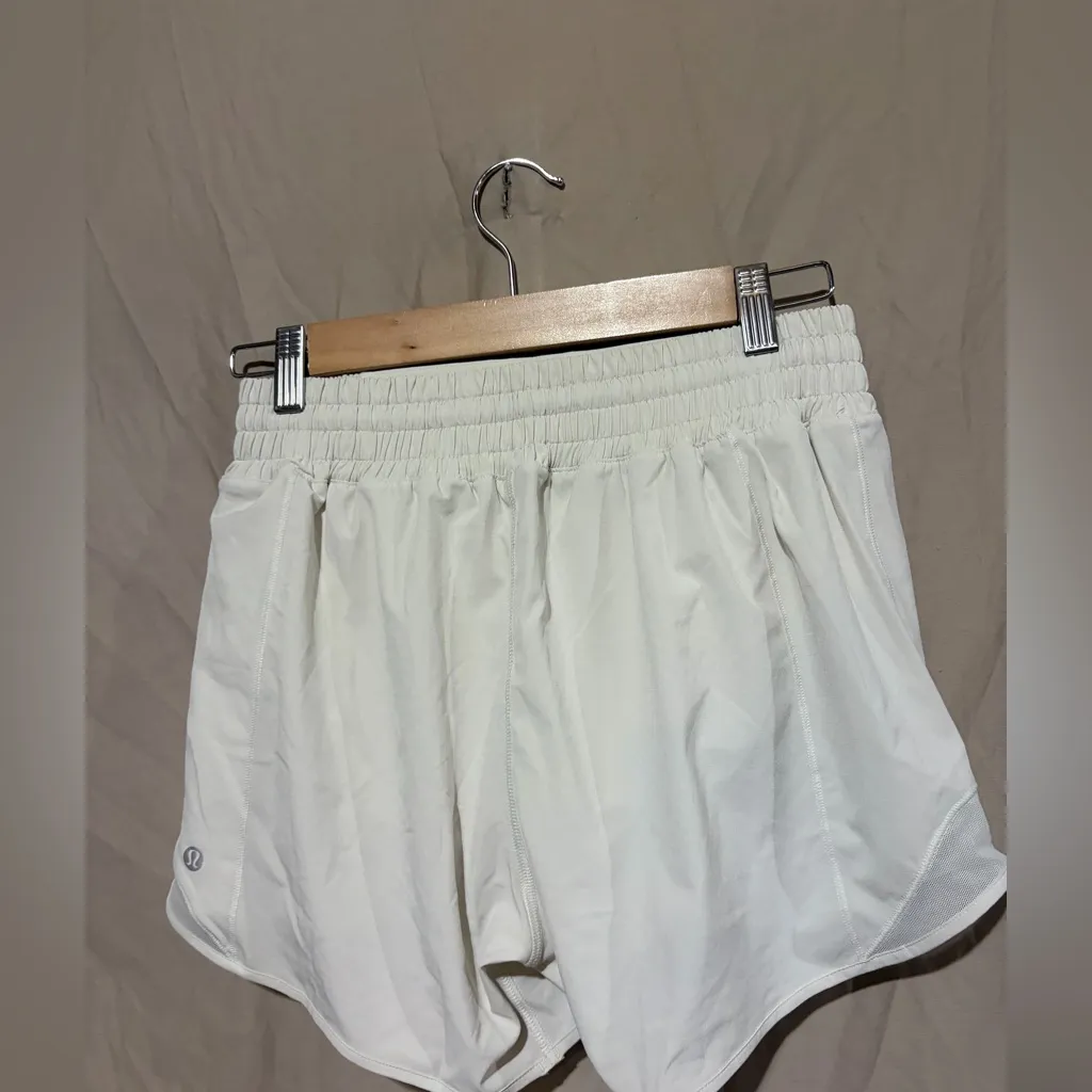 Lululemon Hotty Hot High-Rise Lined Short 4" - Image 3