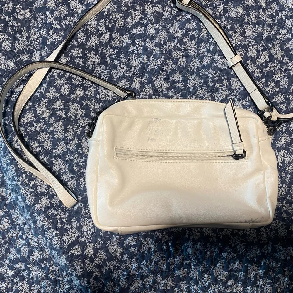 Simpley Vera wang white crossbody bag - Image 2