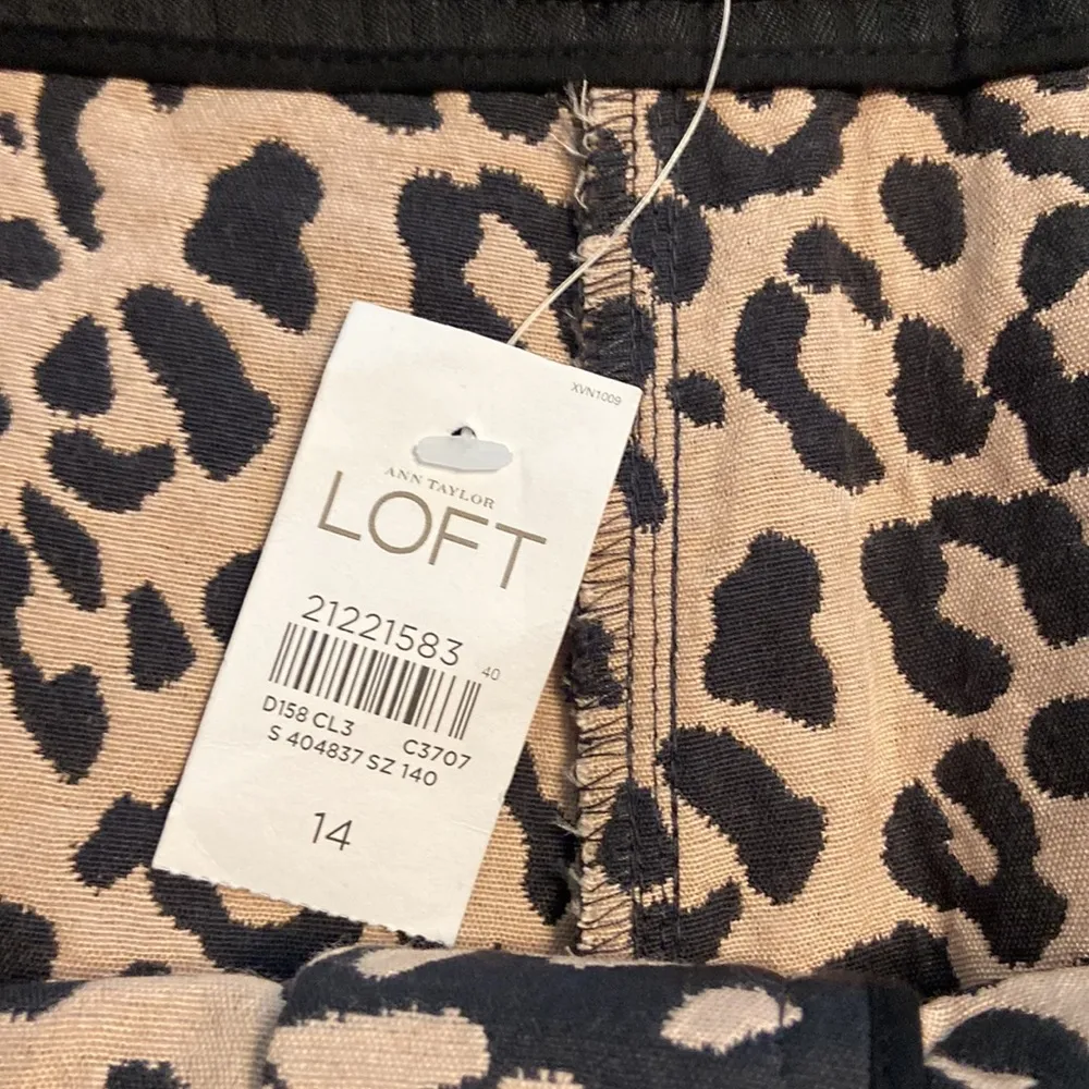 LOFT Brown and Tan Shorts with Leopard Print size 14 brand new inseam 4” - Image 5