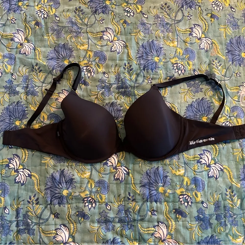 Harper wilde black “when there are nine” base t shirt bra underwire RBG Size undefined - Image 2