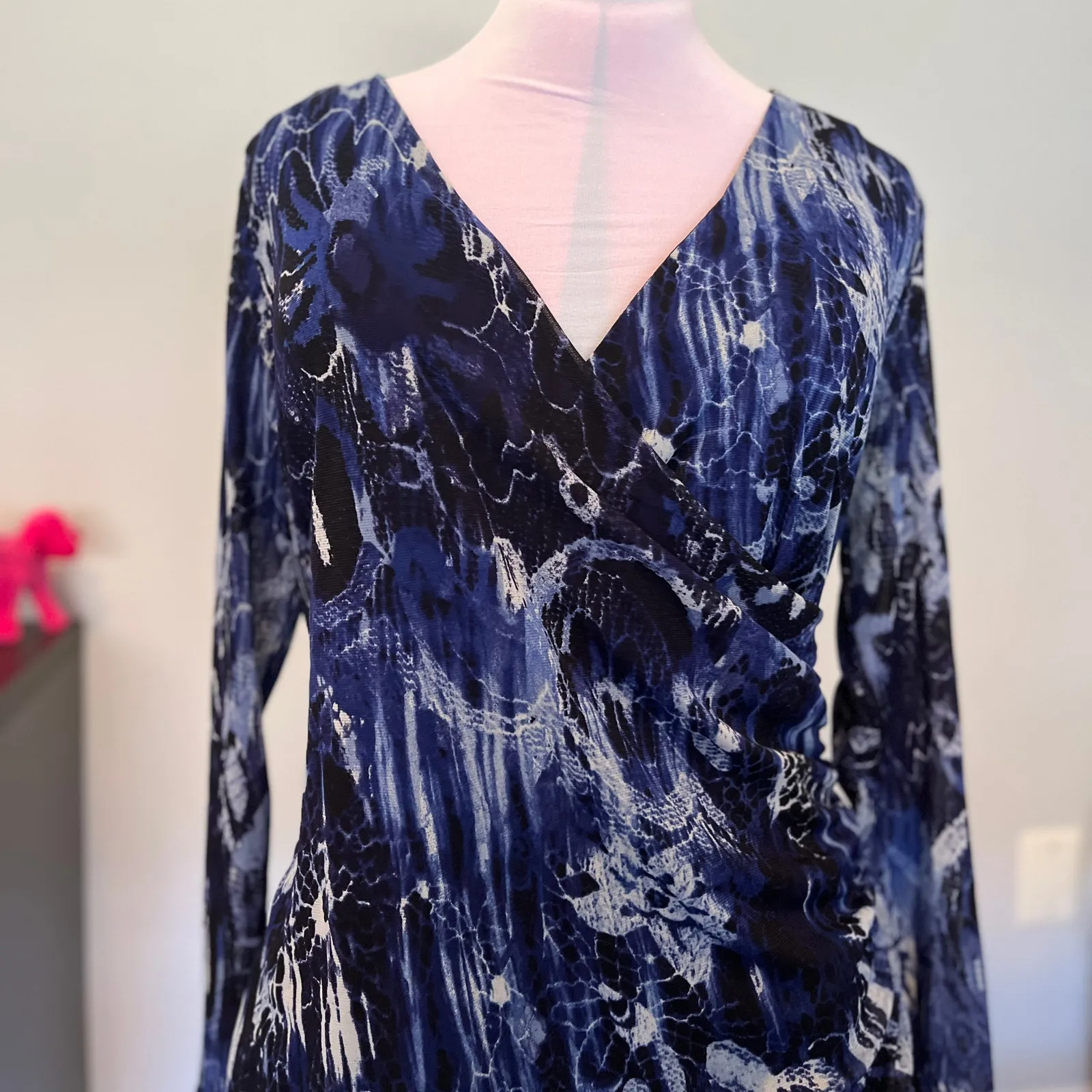 Fashion Bug | Slinky Blue Floral V Neck Ruched Sides Top | y2k Plus Size Blouse - Image 3