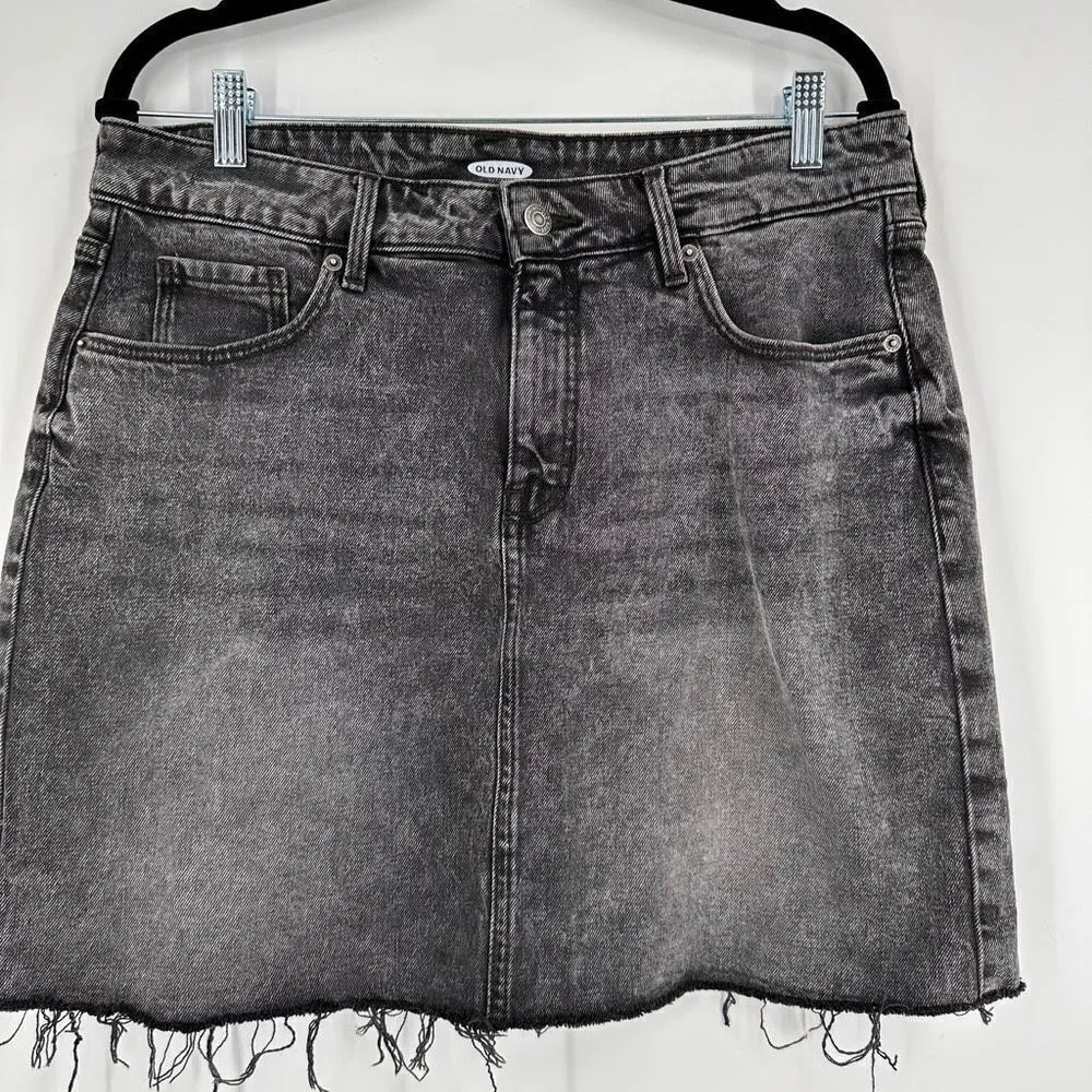 Old Navy Women's Frayed Hem Flat Front Denim A-Line‎ Mini Skirt Black Size 12 - Image 9
