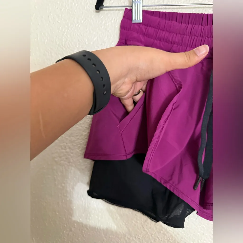 Lululemon Hot To Street Regal Plum / Black Women’s Size 8 Lined Short - Image 7