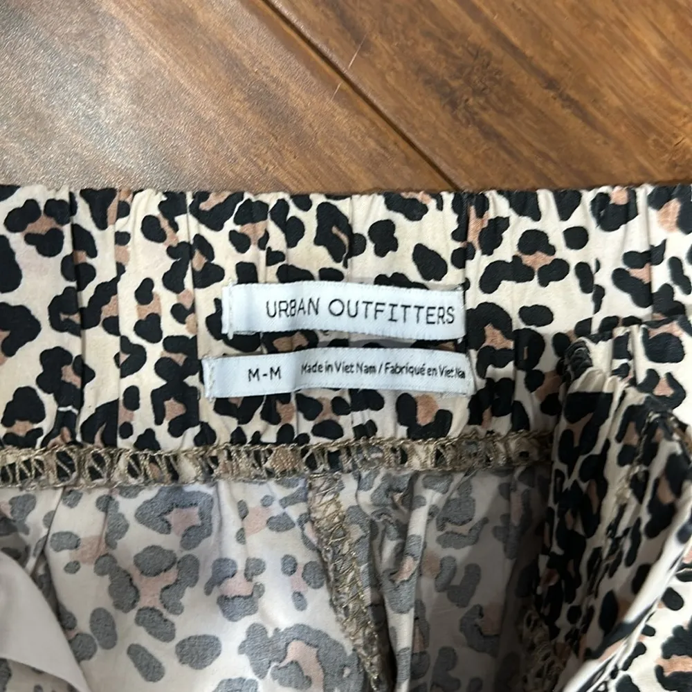 Urban Outfitters Tan & Black Cheetah Print High Rise Ankle Length Pants Size M - Image 2