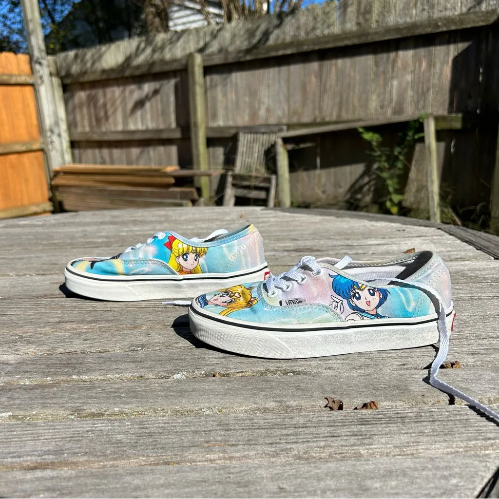 Vans x Sailor Moon‎ 'Pretty Guardian & Tuxedo Mask' Sneakers  -  Size: 5.5 woman - Image 3