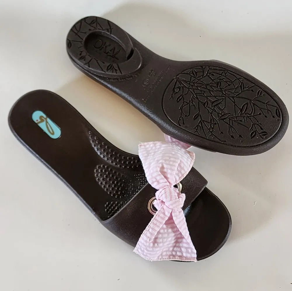 OKA b. Madison Brown Pink & White Seersucker Stripe Bow Slide Sandals Size M/L - Image 4