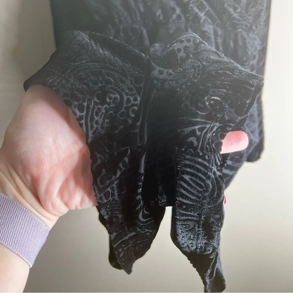 Ecote velour romper size medium - Image 2