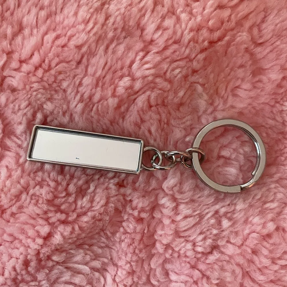 - Clinique Keychain - Image 3